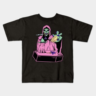 halloween 2022 - the pink monster Kids T-Shirt